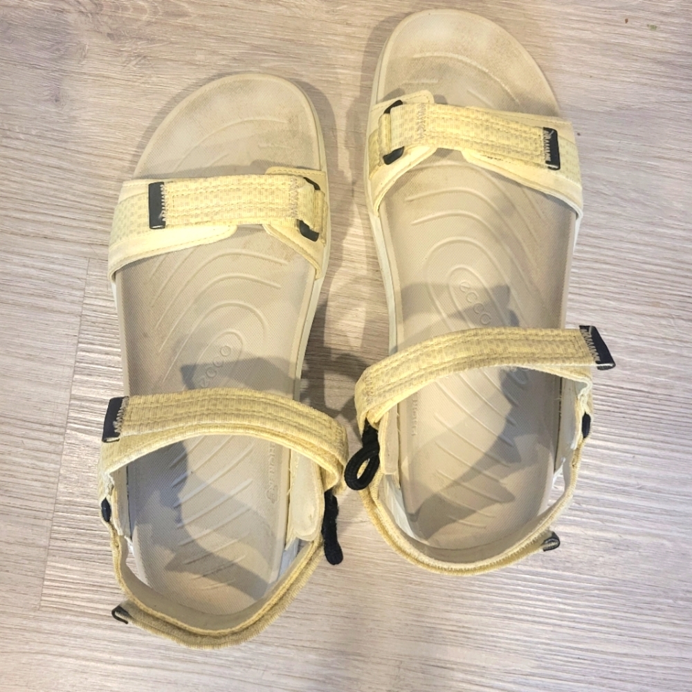 Ecco sandals EUC
